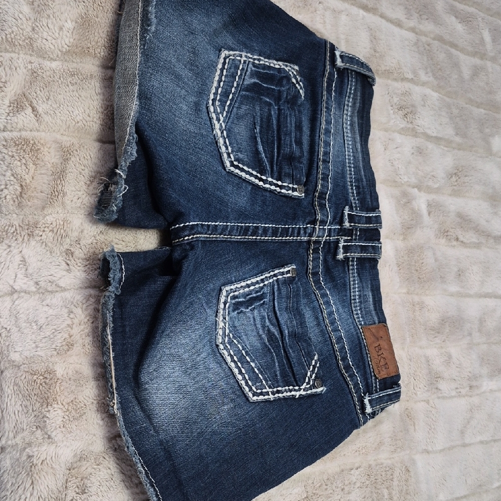 Buckle (BKE) Women's Dark Wash Denim Cutoff Shorts - Blue - Picture 3 of 7